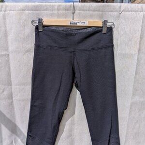 Tuff Athletics | Knee-length black leggings (XS)